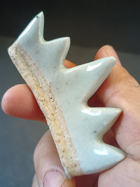 古玩陶瓷（全品）清中期豆青釉文房筆架山，文房器路份高尺寸：直徑7.8cm，高4.5cm拍賣，當前價格498元
