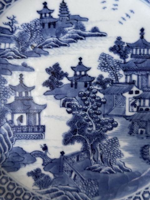 古玩陶瓷乾隆·青花山水樓閣紋八方盤真品鑒賞圖