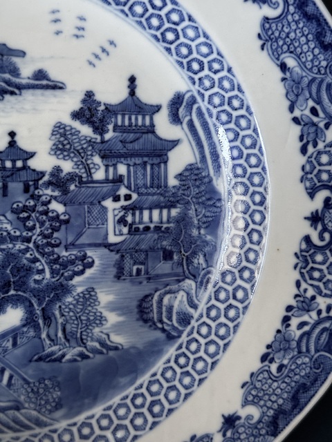 古玩陶瓷乾隆·青花山水樓閣紋八方盤真品鑒賞圖