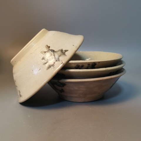 古玩陶瓷明龍泉米黃釉青花茶盞拍賣,當(dāng)前價(jià)格226元