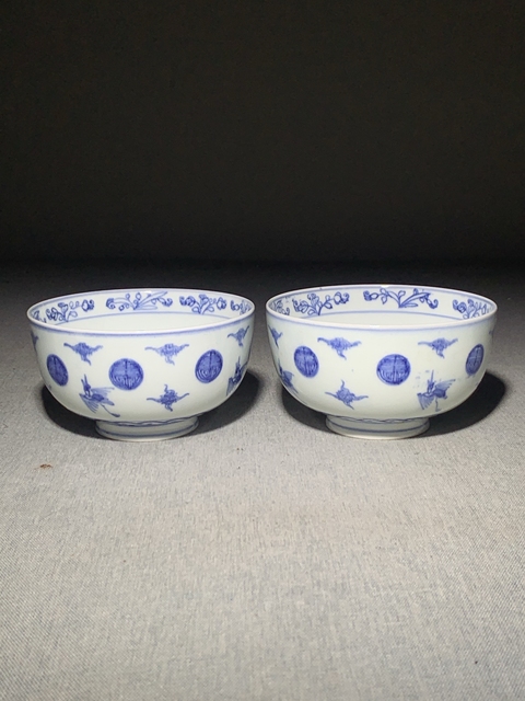 古玩陶瓷清中晚期青花云鶴團(tuán)壽紋碗一對(duì)拍賣,當(dāng)前價(jià)格2288元