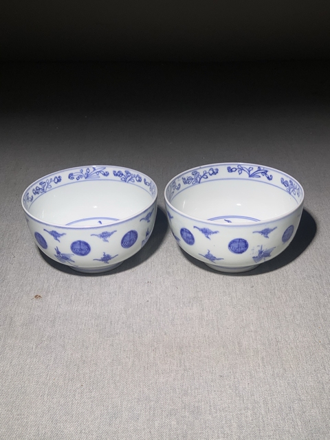 古玩陶瓷清中晚期青花云鶴團(tuán)壽紋碗一對(duì)拍賣,當(dāng)前價(jià)格2288元