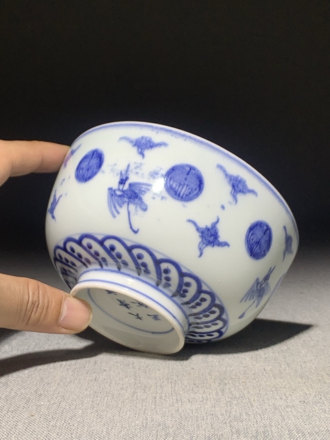 古玩陶瓷清中晚期青花云鶴團(tuán)壽紋碗一對(duì)拍賣,當(dāng)前價(jià)格2288元