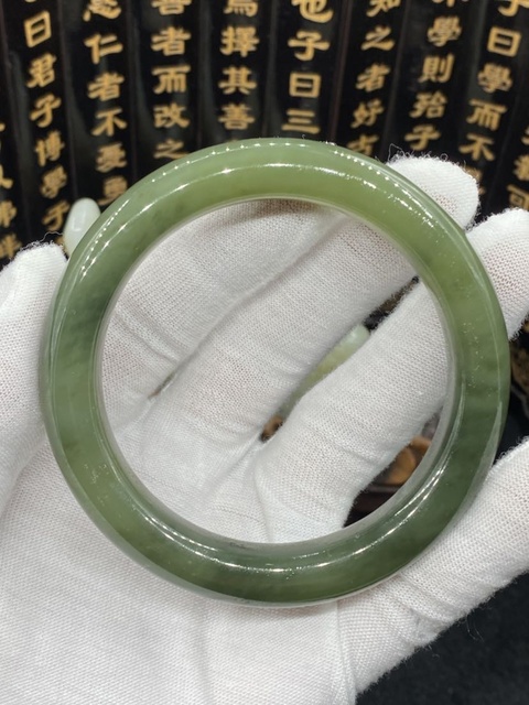 古玩玉器湖水綠和田玉手鐲拍賣，當前價格280元