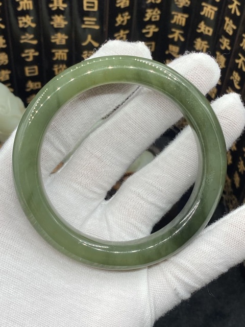 古玩玉器湖水綠和田玉手鐲拍賣，當前價格280元