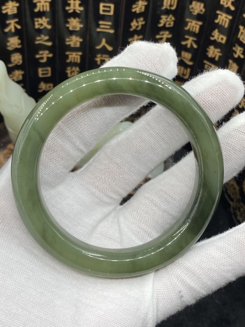 古玩玉器湖水綠和田玉手鐲拍賣，當前價格280元