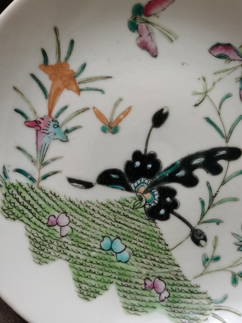 古玩陶瓷花蝶紋粉彩盤拍賣,當前價格288元