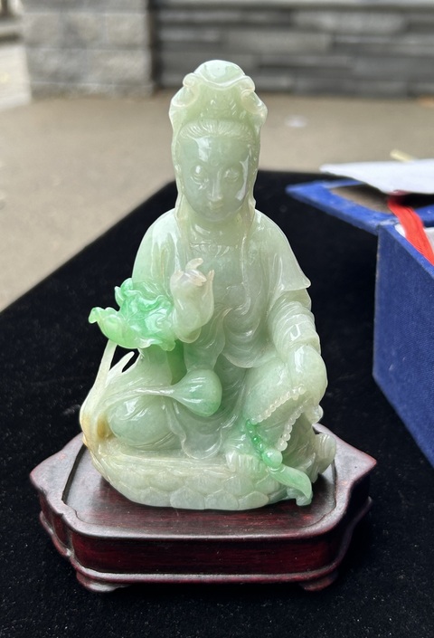 古玩玉器清代觀音翡翠雕件拍賣,當(dāng)前價(jià)格180000元