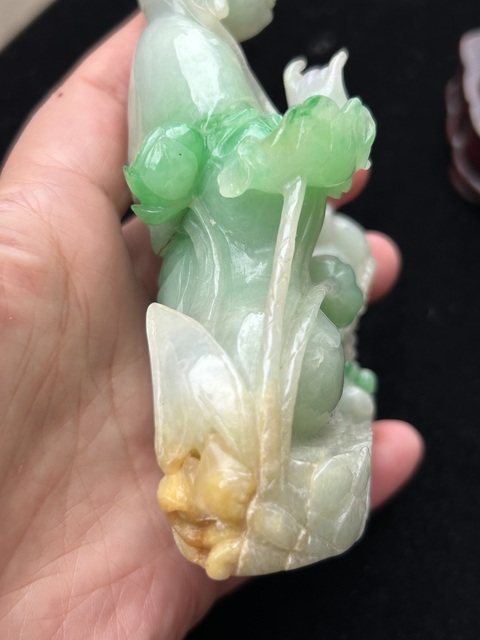 古玩玉器清代觀音翡翠雕件拍賣,當(dāng)前價(jià)格180000元