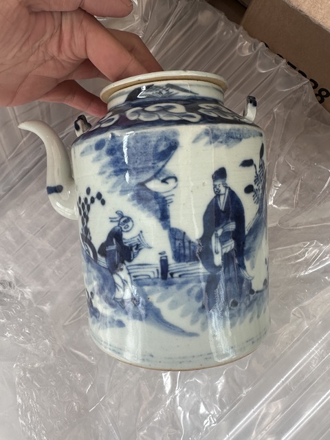 古玩陶瓷青花人物故事攜琴訪(fǎng)友紋茶壺拍賣(mài),當(dāng)前價(jià)格2000元