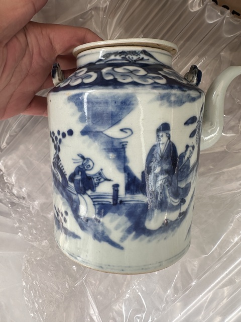 古玩陶瓷青花人物故事攜琴訪(fǎng)友紋茶壺拍賣(mài),當(dāng)前價(jià)格2000元