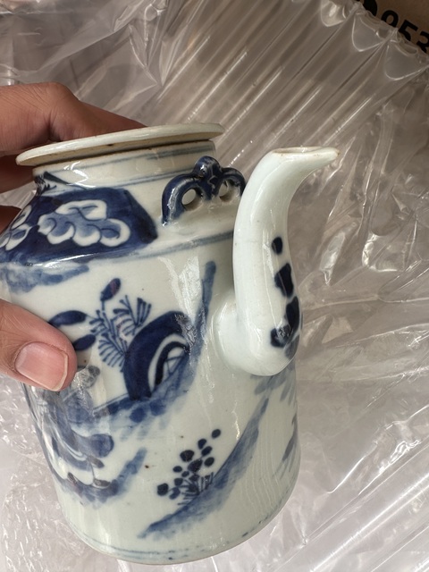 古玩陶瓷青花人物故事攜琴訪(fǎng)友紋茶壺拍賣(mài),當(dāng)前價(jià)格2000元