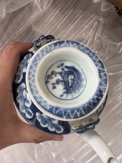 古玩陶瓷青花人物故事攜琴訪(fǎng)友紋茶壺拍賣(mài),當(dāng)前價(jià)格2000元