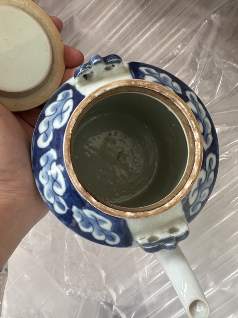 古玩陶瓷青花人物故事攜琴訪(fǎng)友紋茶壺拍賣(mài),當(dāng)前價(jià)格2000元