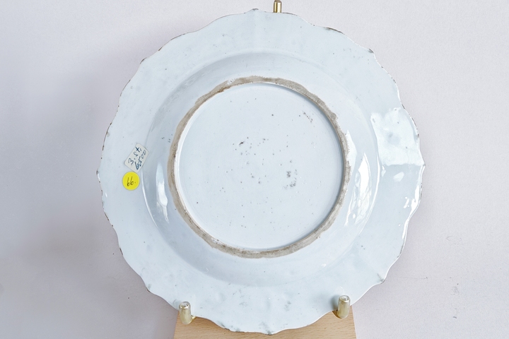 古玩陶瓷清雍乾·粉彩八開(kāi)窗花卉紋花口盤拍賣，當(dāng)前價(jià)格3500元