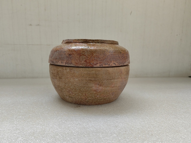 古玩陶瓷黃釉蓋盒拍賣，當前價格580元