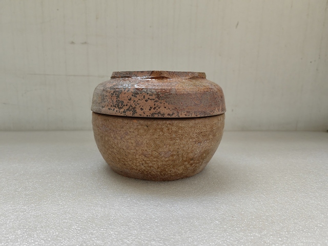 古玩陶瓷黃釉蓋盒拍賣，當前價格580元