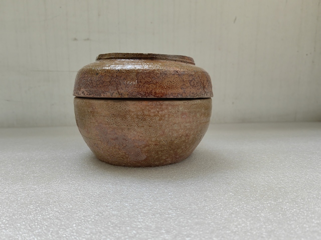 古玩陶瓷黃釉蓋盒拍賣，當前價格580元