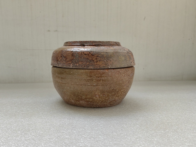 古玩陶瓷黃釉蓋盒拍賣，當前價格580元