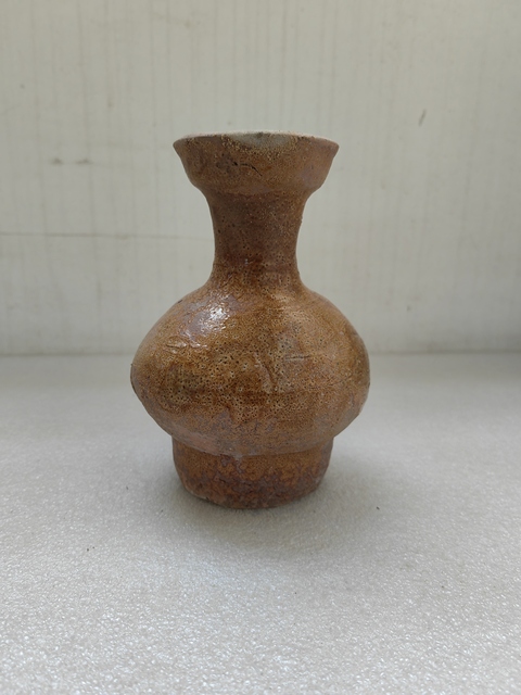 古玩陶瓷黃釉盤口瓶拍賣，當前價格980元