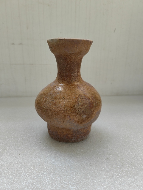 古玩陶瓷黃釉盤口瓶拍賣，當前價格980元