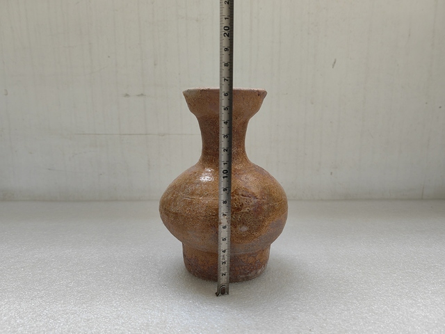古玩陶瓷黃釉盤口瓶拍賣，當前價格980元