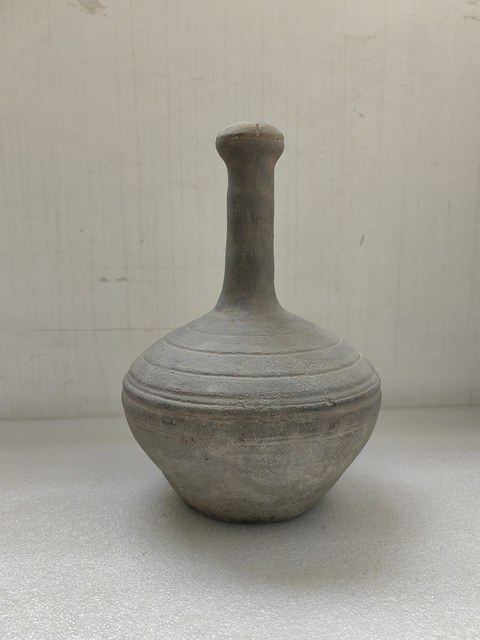 古玩陶瓷灰陶蒜頭瓶拍賣,當前價格1600元