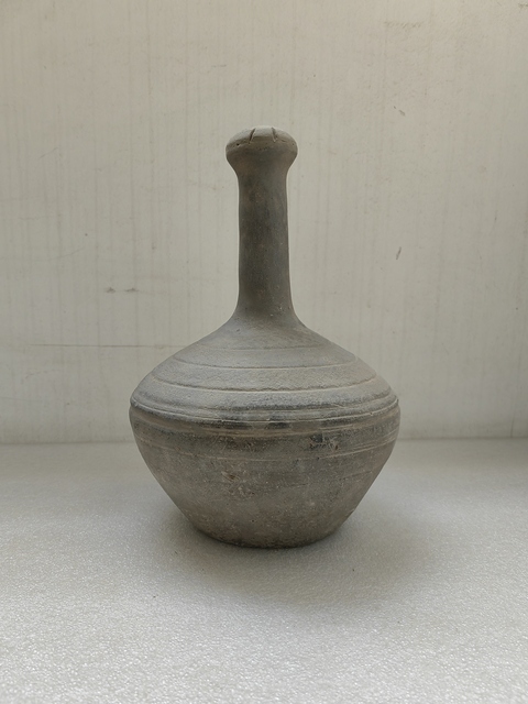 古玩陶瓷灰陶蒜頭瓶拍賣,當前價格1600元