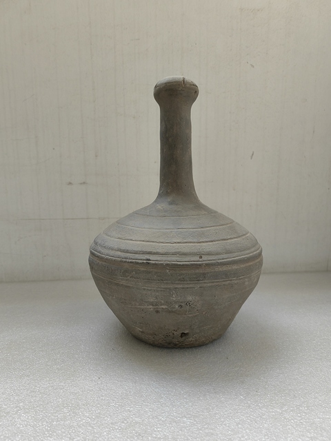 古玩陶瓷灰陶蒜頭瓶拍賣,當前價格1600元