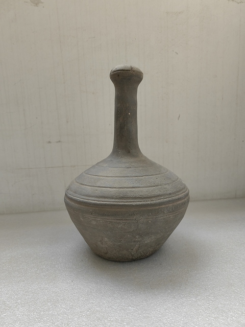 古玩陶瓷灰陶蒜頭瓶拍賣,當前價格1600元