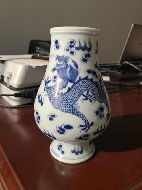 古玩陶瓷龍鳳紋瓶拍賣，當(dāng)前價格3588元