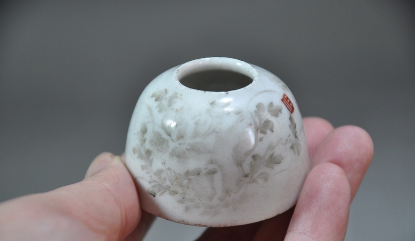 古玩陶瓷清中期乾隆墨彩馬蹄型水盂拍賣,當前價格2200元