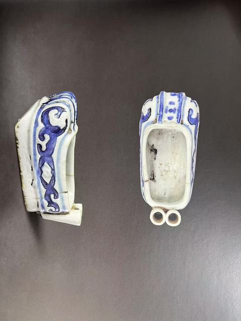 古玩陶瓷請(qǐng)?jiān)缙谇嗷ò悼汤p枝花卉紋鞋型水盂拍賣(mài)，當(dāng)前價(jià)格200元