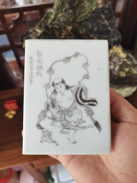 古玩陶瓷民國 刻瓷人物紋印泥盒拍賣，當(dāng)前價格3580元
