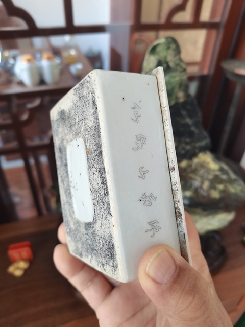 古玩陶瓷民國 刻瓷人物紋印泥盒拍賣，當(dāng)前價格3580元