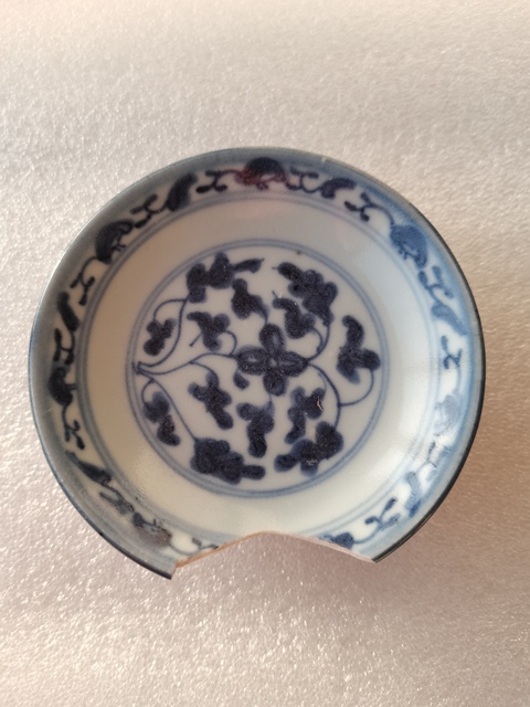 古玩陶瓷青花纏枝花卉紋斗笠盤拍賣,當前價格0元