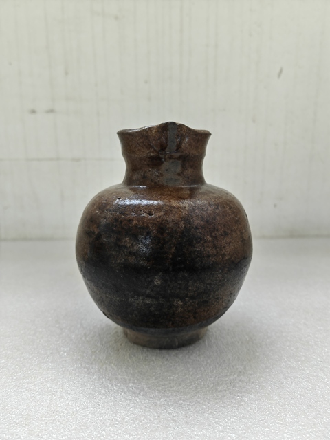 古玩陶瓷褐釉花澆拍賣，當前價格680元