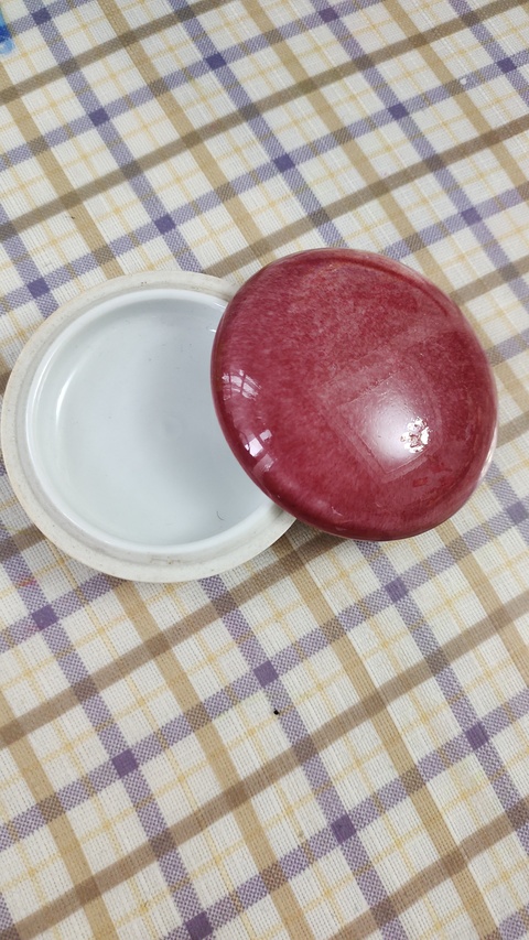古玩陶瓷紅釉印泥盒拍賣(mài),當(dāng)前價(jià)格800元