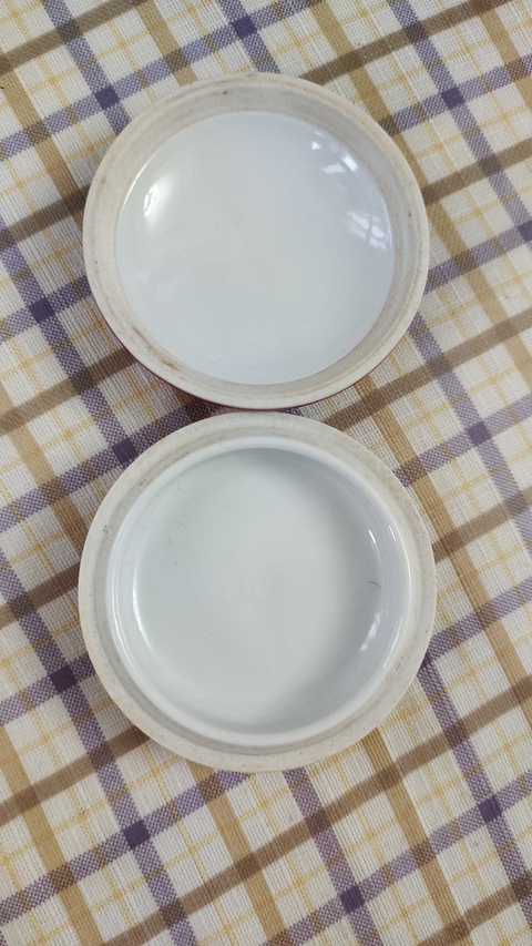 古玩陶瓷紅釉印泥盒拍賣(mài),當(dāng)前價(jià)格800元