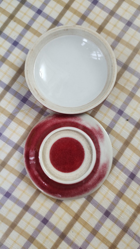古玩陶瓷紅釉印泥盒拍賣(mài),當(dāng)前價(jià)格800元