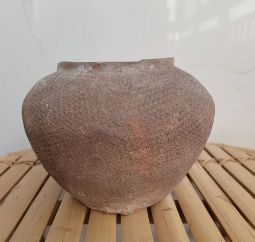 古玩陶瓷灰陶網格紋罐拍賣,當前價格1600元