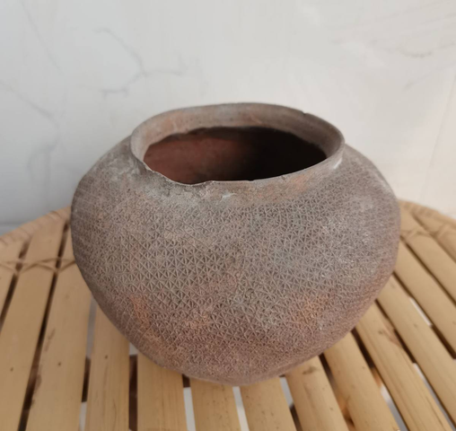 古玩陶瓷灰陶網格紋罐拍賣,當前價格1600元