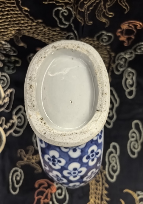 古玩陶瓷清晚期青花市井人物抱月瓶(一對)拍賣,當前價格13888元