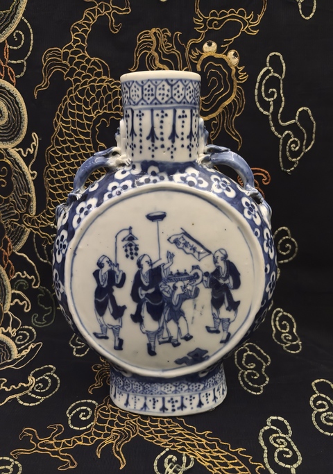 古玩陶瓷清晚期青花市井人物抱月瓶(一對)拍賣,當前價格13888元