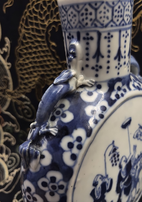 古玩陶瓷清晚期青花市井人物抱月瓶(一對)拍賣,當前價格13888元