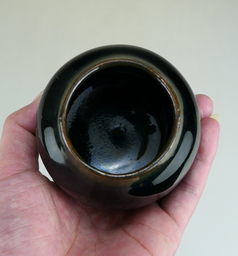 古玩陶瓷明代?耀州窯烏金釉雞心罐拍賣,當前價格2600元