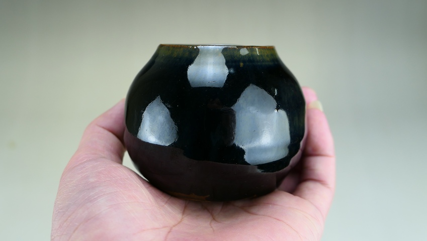 古玩陶瓷明代?耀州窯烏金釉雞心罐拍賣,當前價格2600元