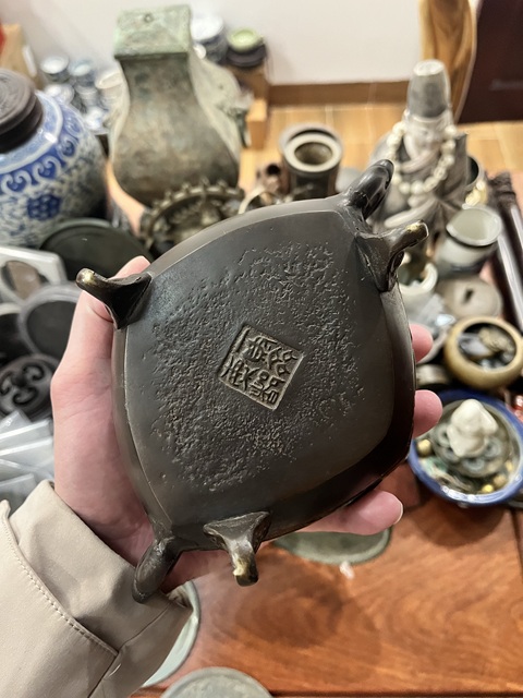 古玩雜項清代饕餮紋薰爐拍賣,當前價格1399元