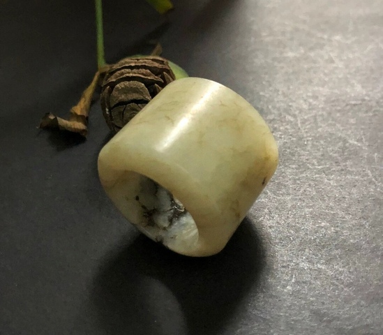古玩玉器收藏級(jí)和田玉雕“人物故事”扳指拍賣,當(dāng)前價(jià)格28000元