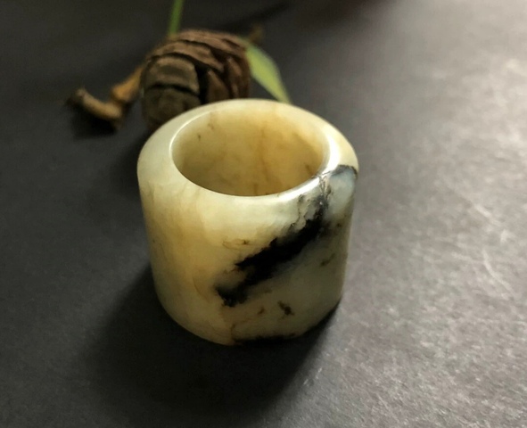 古玩玉器收藏級(jí)和田玉雕“人物故事”扳指拍賣,當(dāng)前價(jià)格28000元